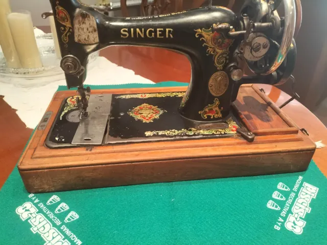 Máquina de coser Singer antigua