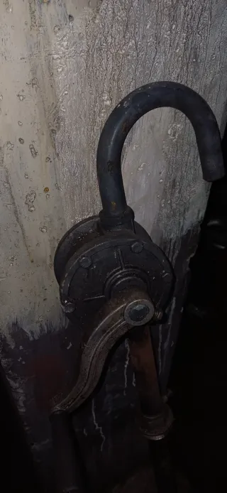 Bomba manual de metal