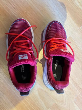 Zapatillas deportivas Adidas rosas y rojas