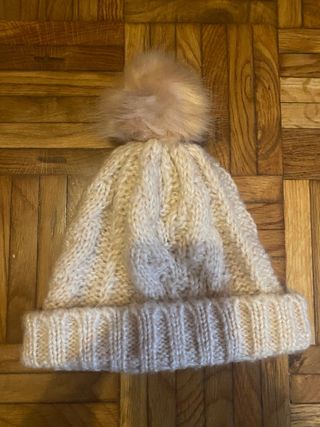 Gorro de lana con pompón