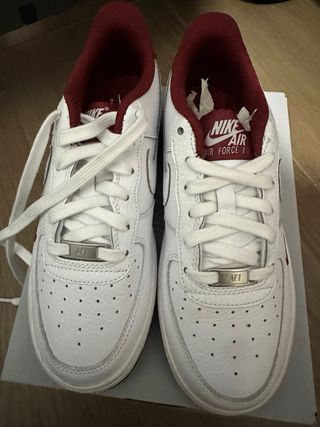Nike Air Force 1 Blancas y Rojas