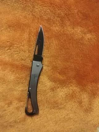 Navaja negra plegable