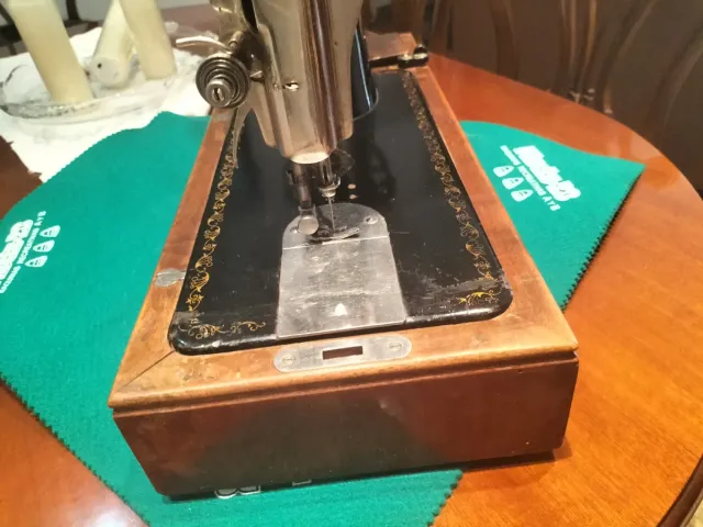 Máquina de coser antigua Alfa