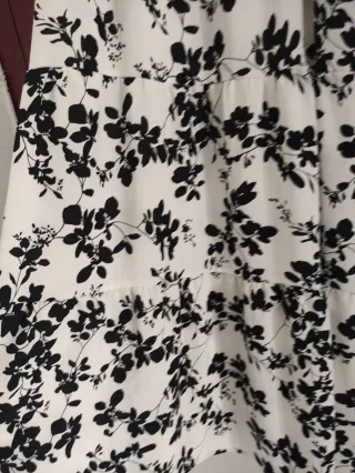 Vestido midi tirantes flores blanco y negro