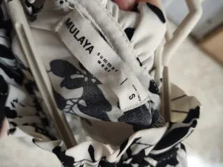 Vestido midi tirantes flores blanco y negro