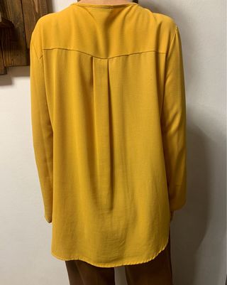 Blusa gialla con zip