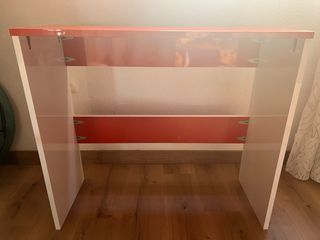 Scrivania Formica Rosso e Bianco. Con eccentrici.