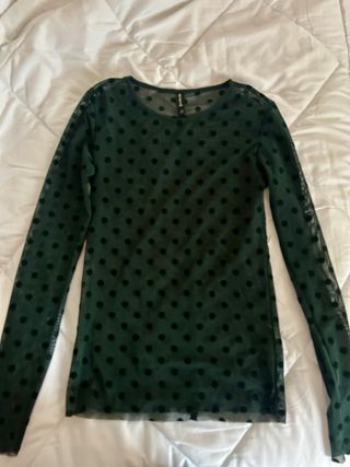 Camiseta verde tul lunares Stradivarius