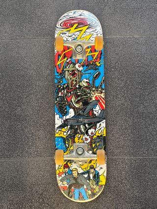 Tabla de skate con diseño de robot y avión