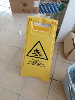 Señal de suelo resbaladizo