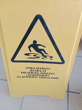 Señal de suelo resbaladizo