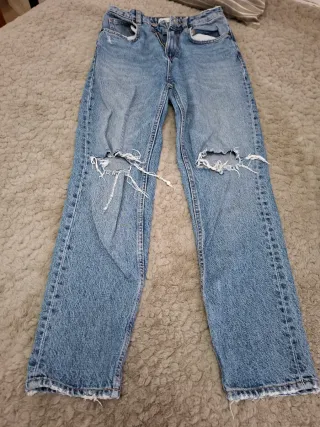 Pantalón vaquero desgastado