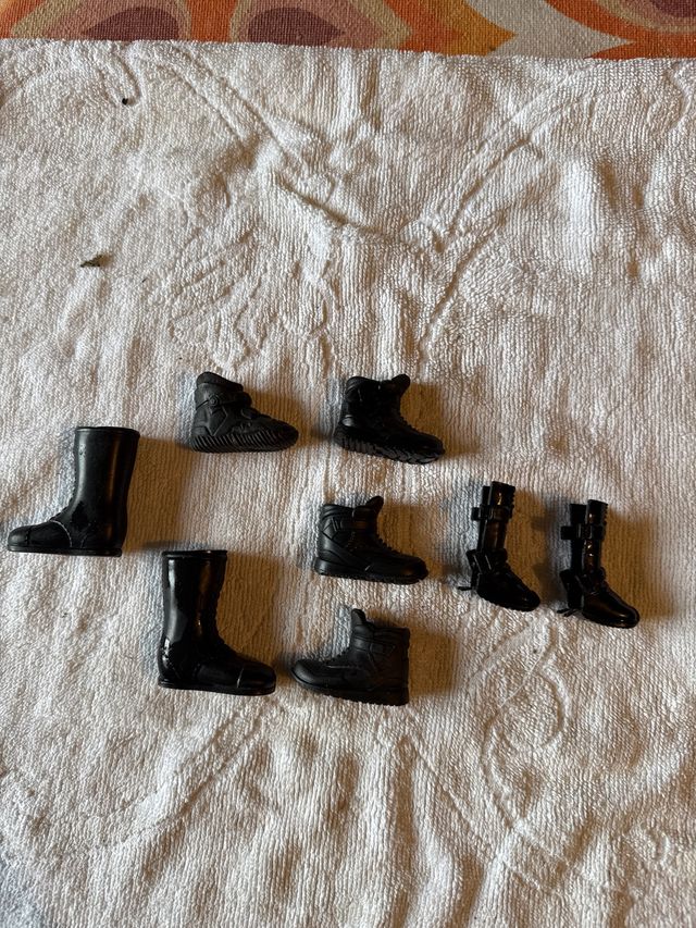 Botas de muñeco negras