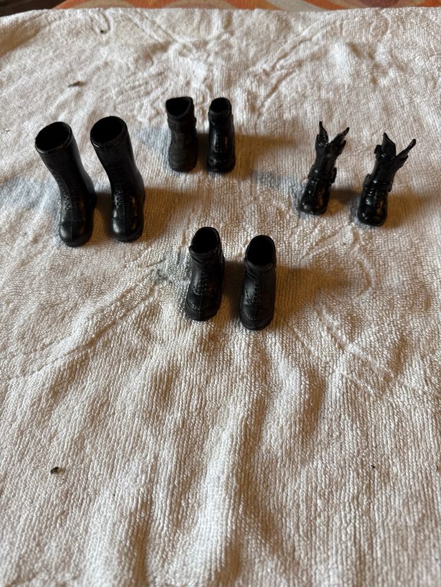 Botas de muñeco negras