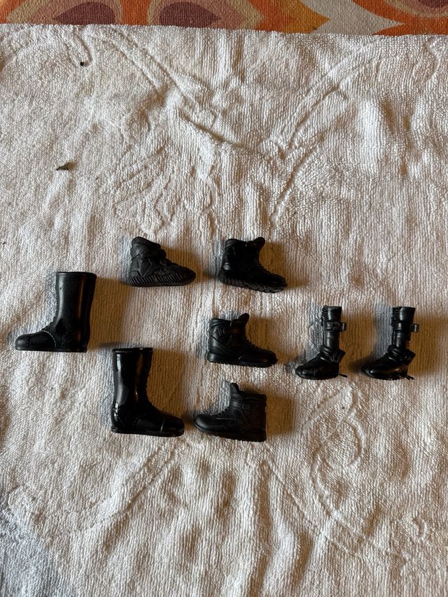 Botas de muñeco negras