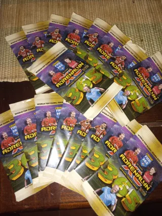 17 sobres Cromos Panini FIFA 365 Adrenalyn XL 2025