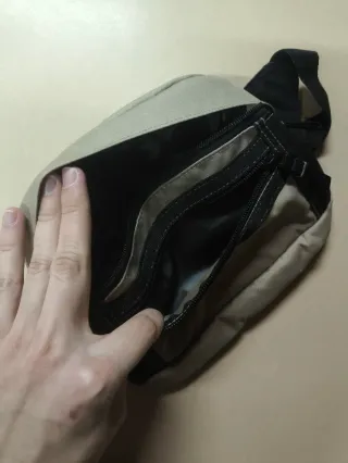 Riñonera Dickies beige y negra