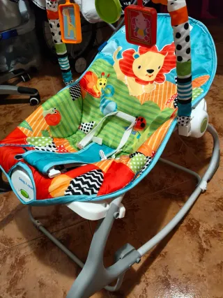 Hamaca para bebé con sonajeros