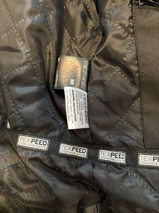 Chaqueta motera rocker cruzada con protecciones