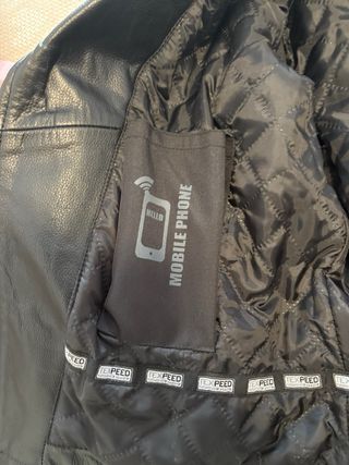 Chaqueta motera rocker cruzada con protecciones