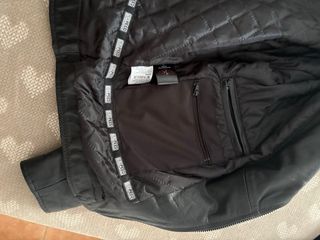 Chaqueta motera rocker cruzada con protecciones