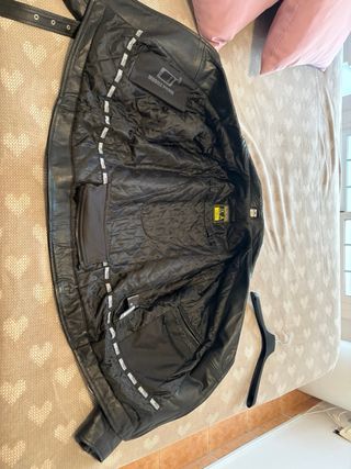 Chaqueta motera rocker cruzada con protecciones