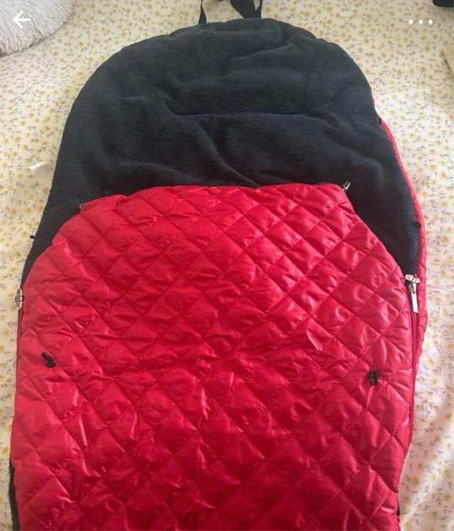 Saco de invierno universal para sillita de bebe.