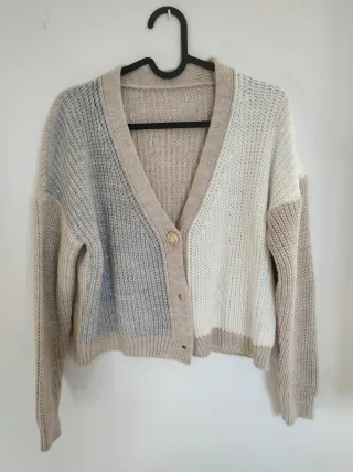 Cárdigan beige y gris