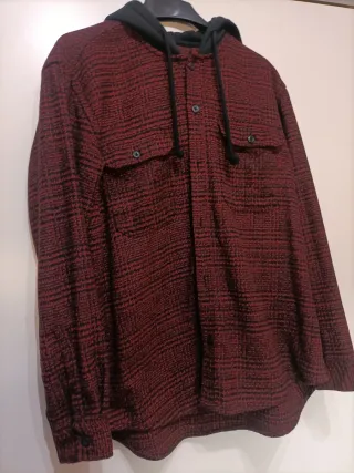 Chaqueta/Camisa Pull&Bear Roja y Negra