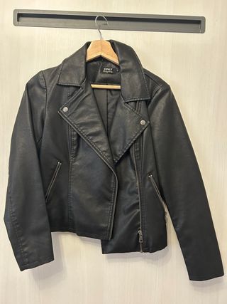 Chaqueta cuero ONLY S negra entallada mujer
