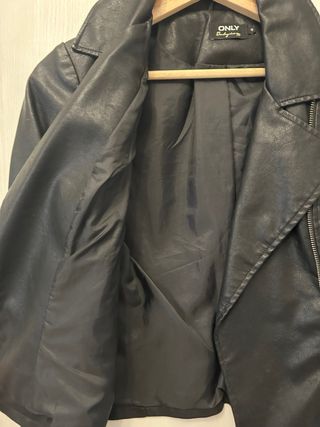 Chaqueta cuero ONLY S negra entallada mujer