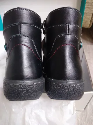 Botas de piel negras