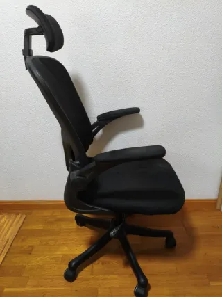 Silla de oficina ergonómica negra