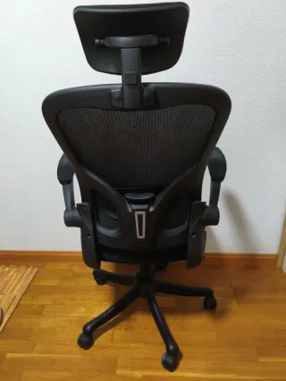 Silla de oficina ergonómica negra