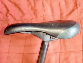 Sillín de bicicleta + Barra soporte