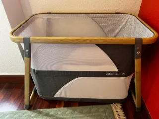 Cuna de viaje Kinderkraft plegable gris