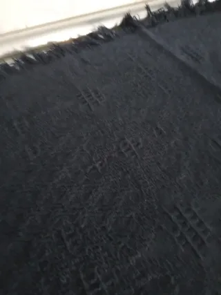 Dos mantas cubre sofá azul marino siete euros cada