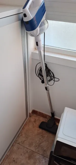 Lote electrodomésticos: microondas y hervidor