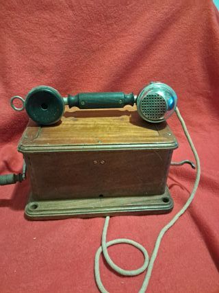Teléfono antiguo de pared