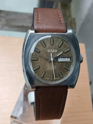 Reloj Titan Automático Marrón