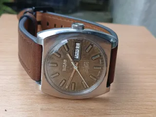Reloj Titan Automático Marrón