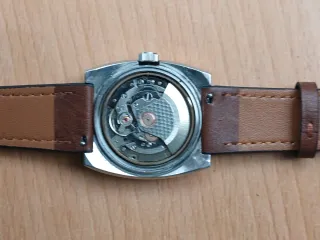 Reloj Titan Automático Marrón