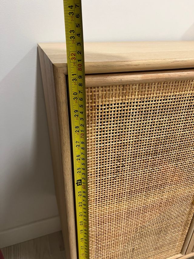 Aparador de madera y ratán