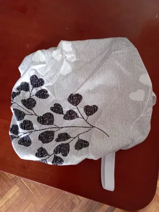 Fundas para sillas grises y blancas