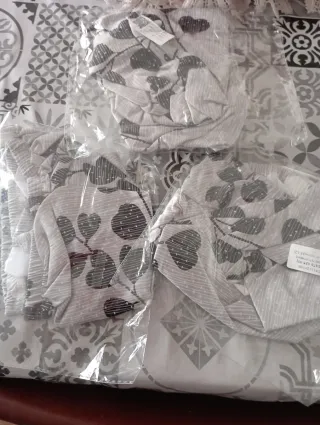 Fundas para sillas grises y blancas