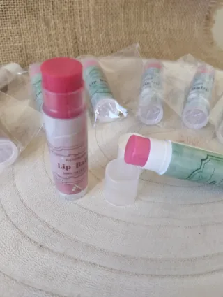 Lote 10 Bálsamos Labiales Naturales con Color