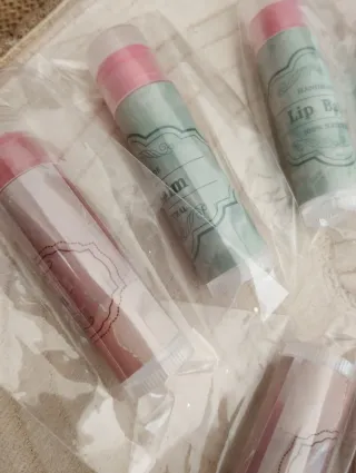 Lote 10 Bálsamos Labiales Naturales con Color