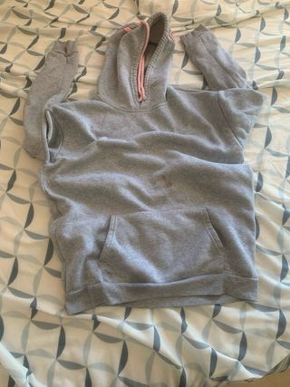 Sudadera gris con cordones syna world