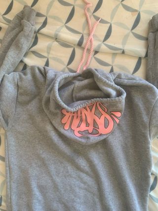 Sudadera gris con cordones syna world