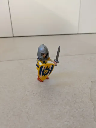 Guerreros Playmobil con Escudo, Espadas y Bandera.